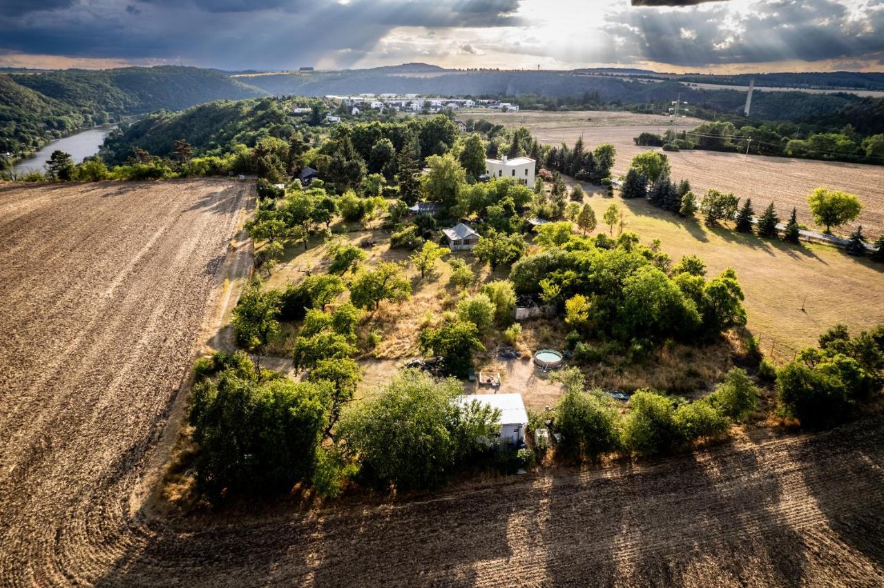 Tiny House - Chatka V Rezi U Prahy Husinec  ภายนอก รูปภาพ