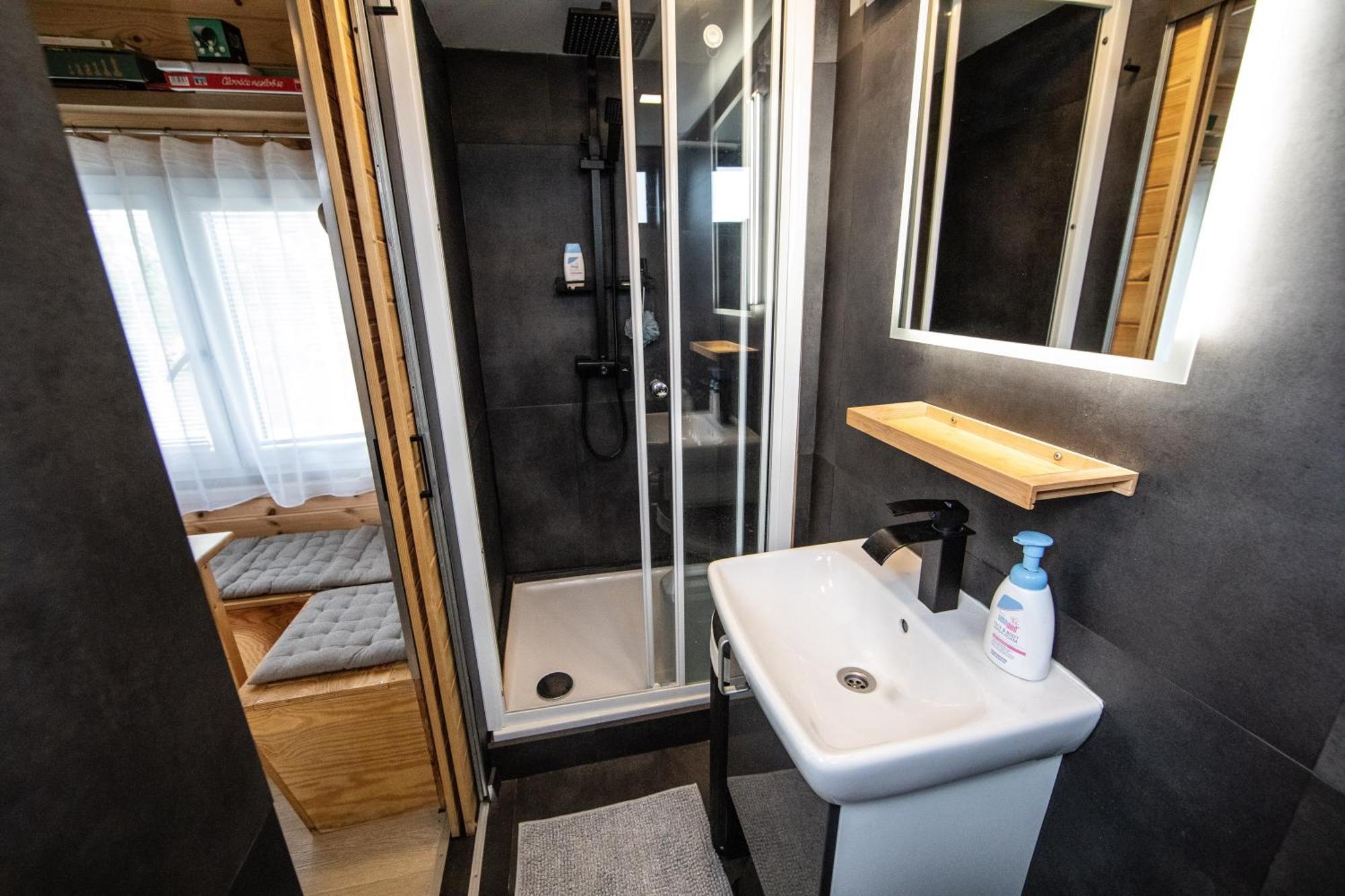 Tiny House - Chatka V Rezi U Prahy Husinec  ภายนอก รูปภาพ