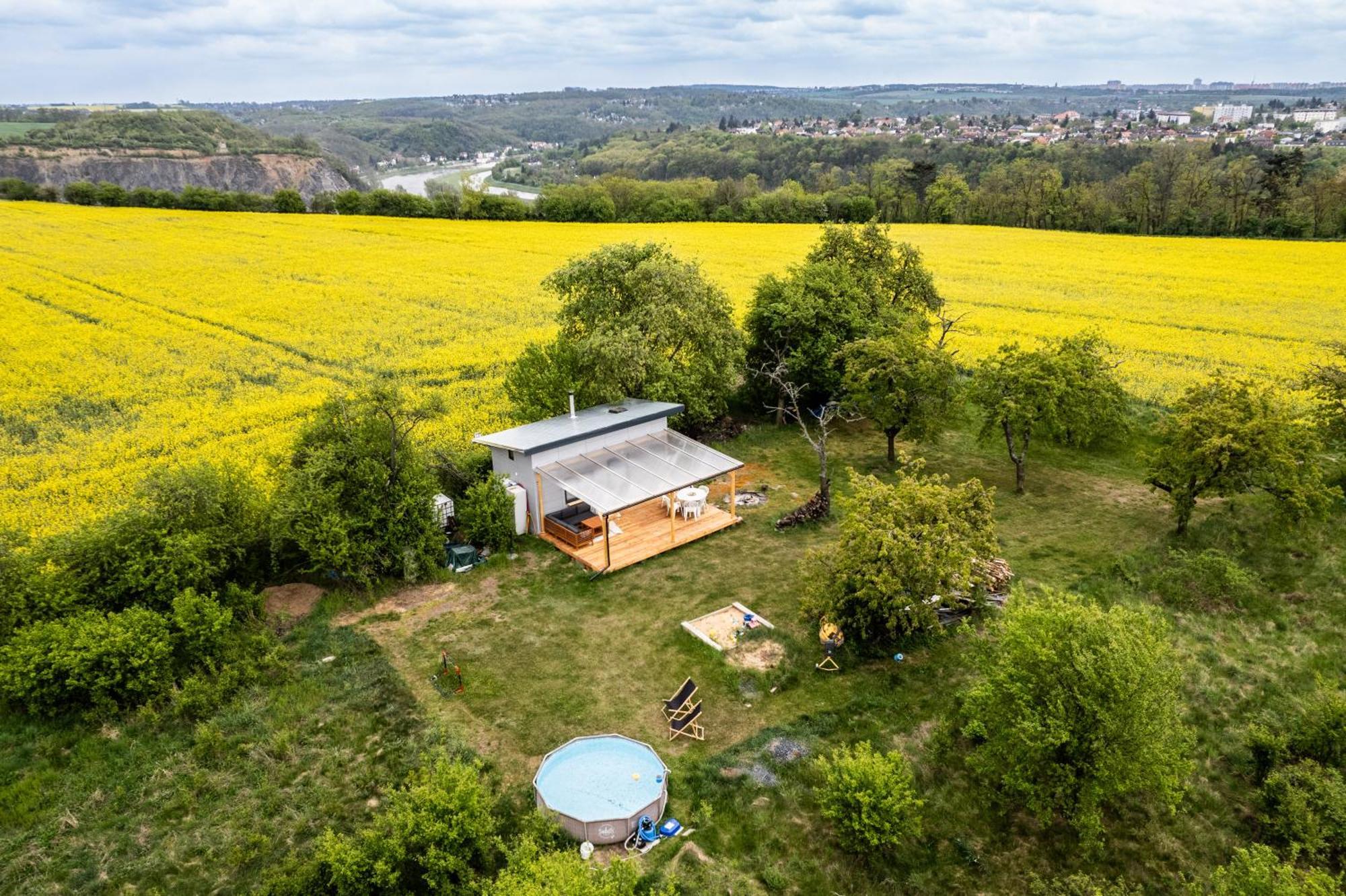 Tiny House - Chatka V Rezi U Prahy Husinec  ภายนอก รูปภาพ